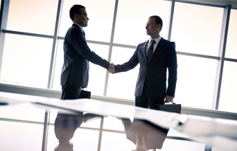 How is the surface of stainless steel pipe heat treated?